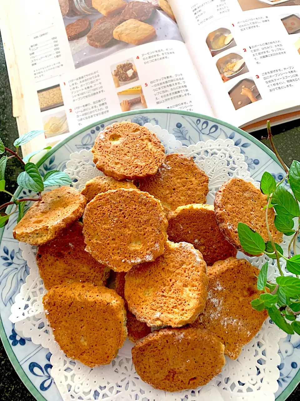 🎤🎵クッキークッキー焼けた🎵焼けたクッキーひっくり返せって🍪ひっくり返したら焦げちゃった😱💦💦🎤🎵|シュトママさん