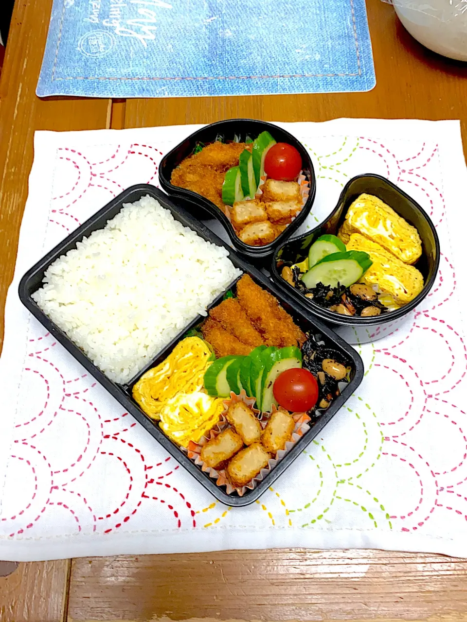 Snapdishの料理写真:11月5日木曜日コロッケ弁当|アッキーさん