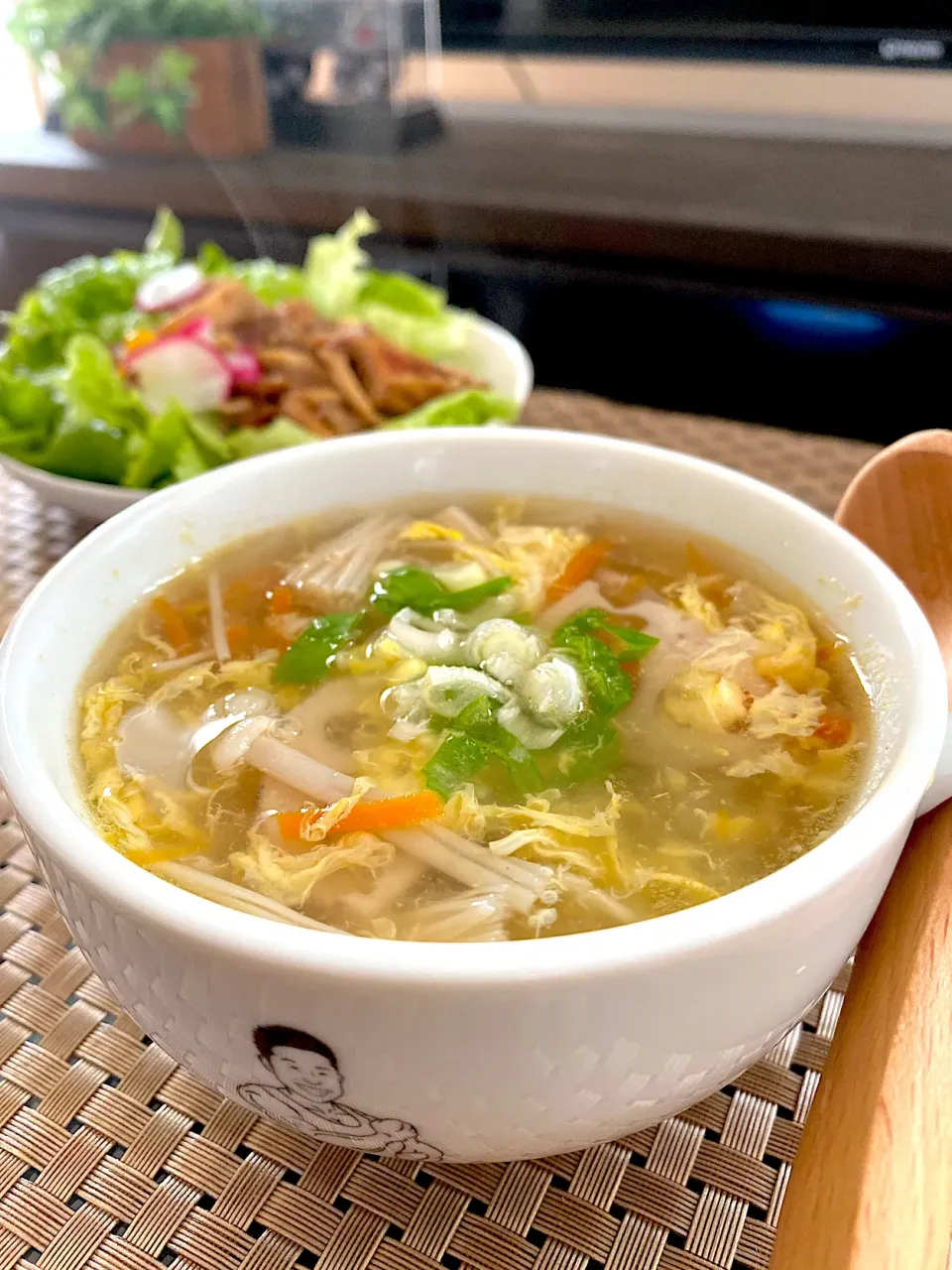 ゆかりさんの料理 にんじん玉ねぎ きのこのとろ玉スープ😋〜時短で旨い〜|ゆかりさん