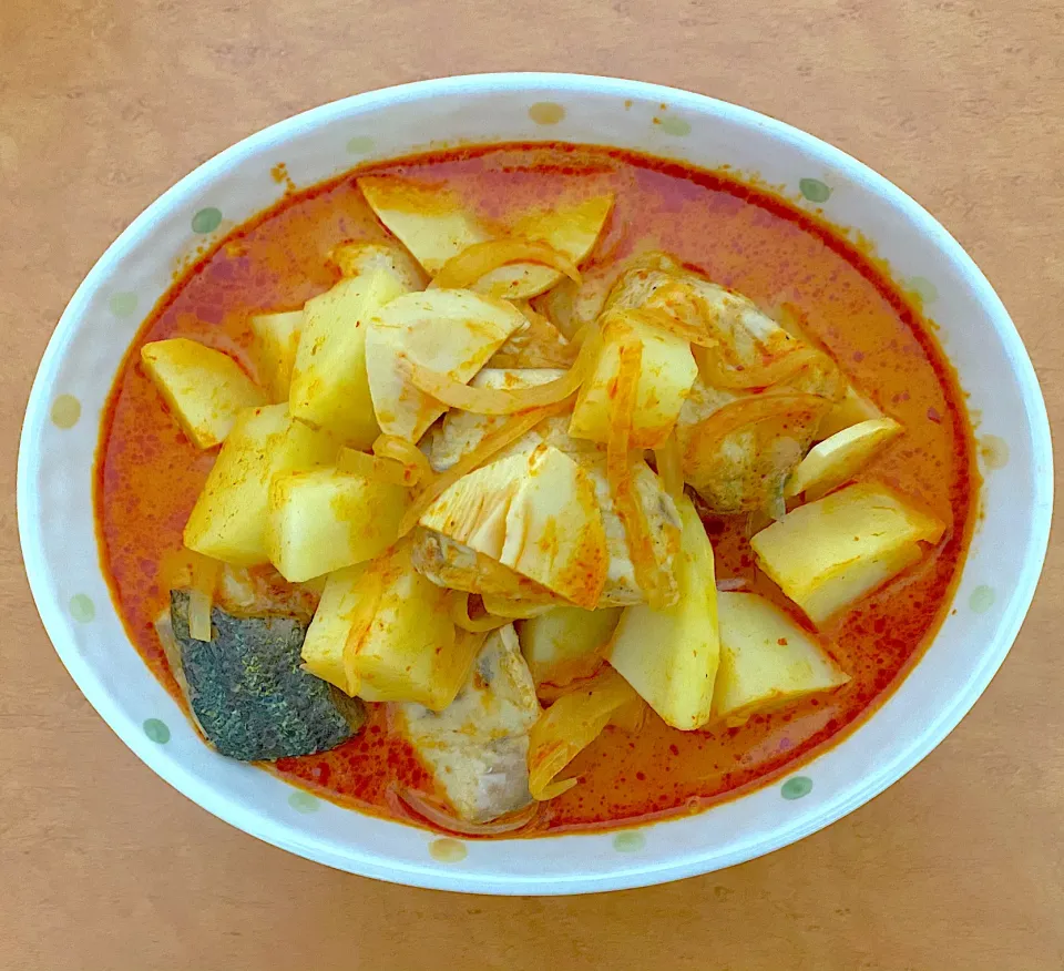 Dinner menu: fish curry (southeast asian spicy curry)|MI 「いどりす」さん