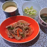 Snapdishの料理写真:豚肉のチャプチェ風
茶碗蒸し
キャベツの胡麻和え
味噌汁|はるさん