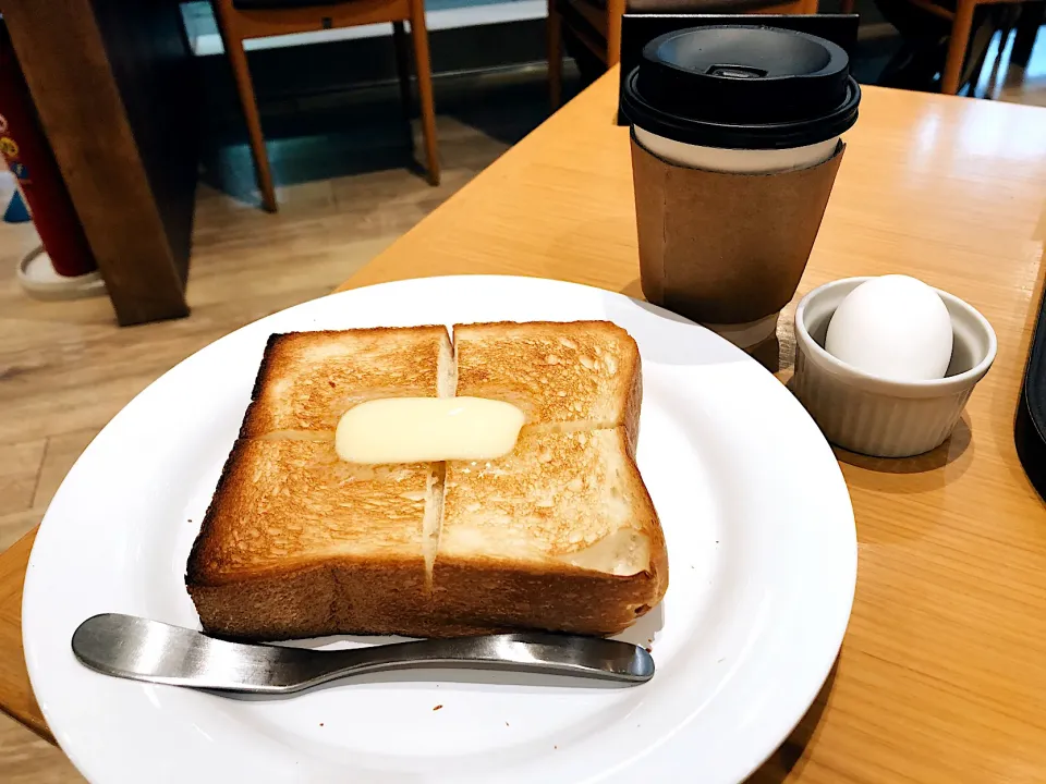 かりふわ食パンと茹で卵🍳|Saraさん