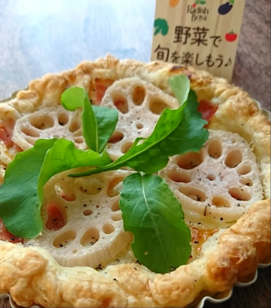 Snapdishの料理写真:蓮根パイ  らでぃっしゅぼーやの旬野菜 れんこんを使って|とだともさん