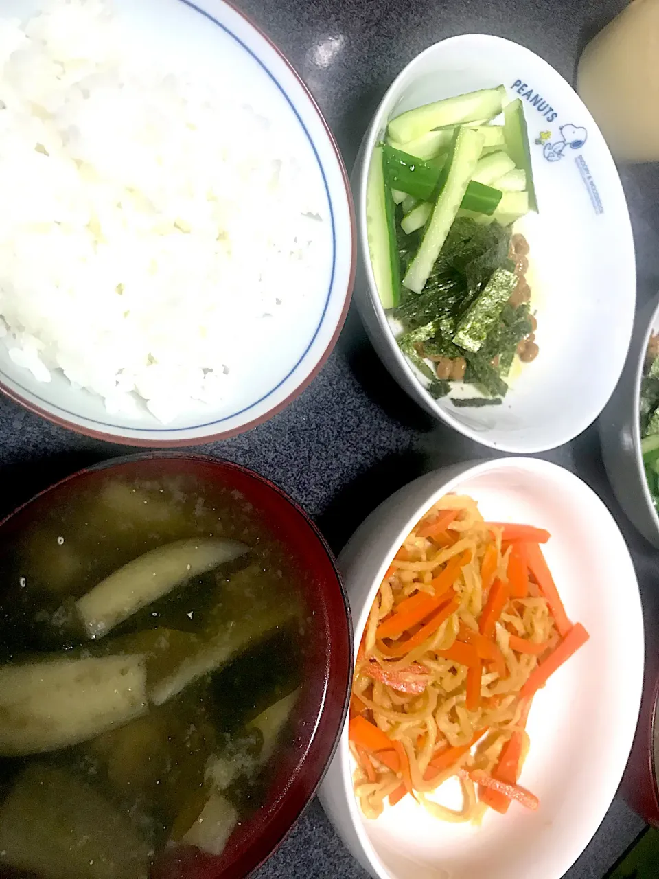 Snapdishの料理写真:ザ朝食！みたいな香りがした #朝食  #昼飯　白米、海苔納豆、きゅうり、茄子ワカメ味噌汁、切り干し大根|ms903さん