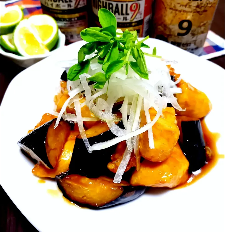 ハイボールと鶏むね肉の黒酢餡掛け
シャキシャキ玉ねぎといただきまーす❗|ナオミさん