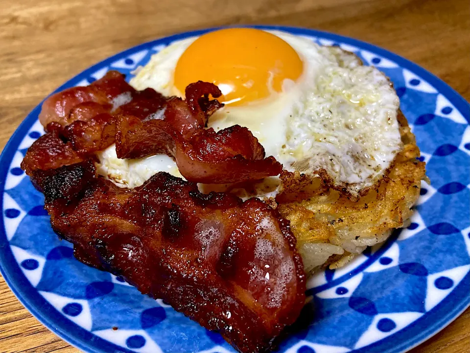 じゃがいもガレットとカリカリベーコンとトロトロ目玉焼き|エイコさん