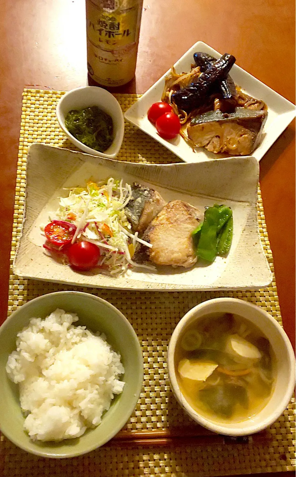 Today's dinner🍴めかぶ･鰤2種<唐揚げ&ﾆﾝﾆｸ醤油焼き>･白飯･ｷﾑﾁとお豆腐&わかめのお味噌汁|🌈Ami🍻さん