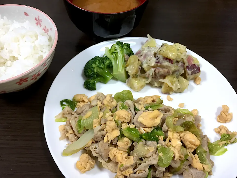 Snapdishの料理写真:10/21 豚肉とレタス卵炒め|sunrisedxさん