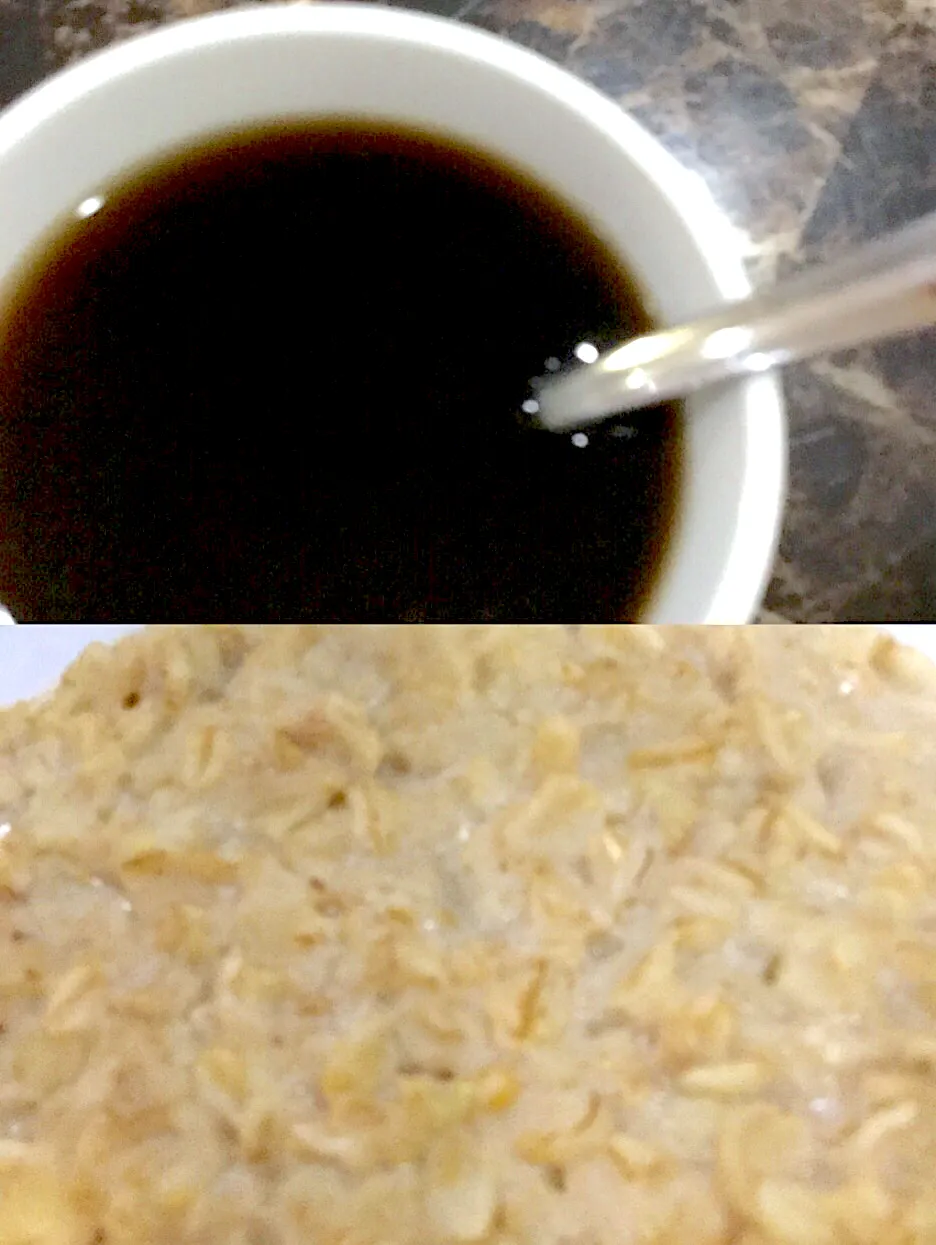 Coffee with vanilla extract and a peanut butter banana oatmeal|ninja kittyさん