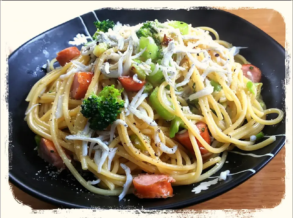 Snapdishの料理写真:冷蔵庫食材🚑️救済ペペチ🍝|ひとみんΨ(*´∀｀)Ψさん