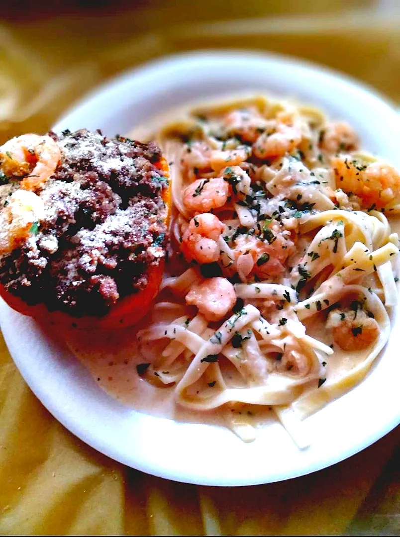 shrimp fetticini with stuffed bellpeppers|Gaines Ashleyさん