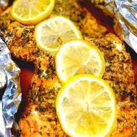 Snapdishの料理写真:Freshed baked salmon with fresh squeezed lemon on top|Gaines Ashleyさん