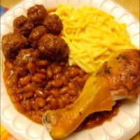 Snapdishの料理写真:baked macaroni with barbeque meatballs baked beans and baked chicken|Gaines Ashleyさん