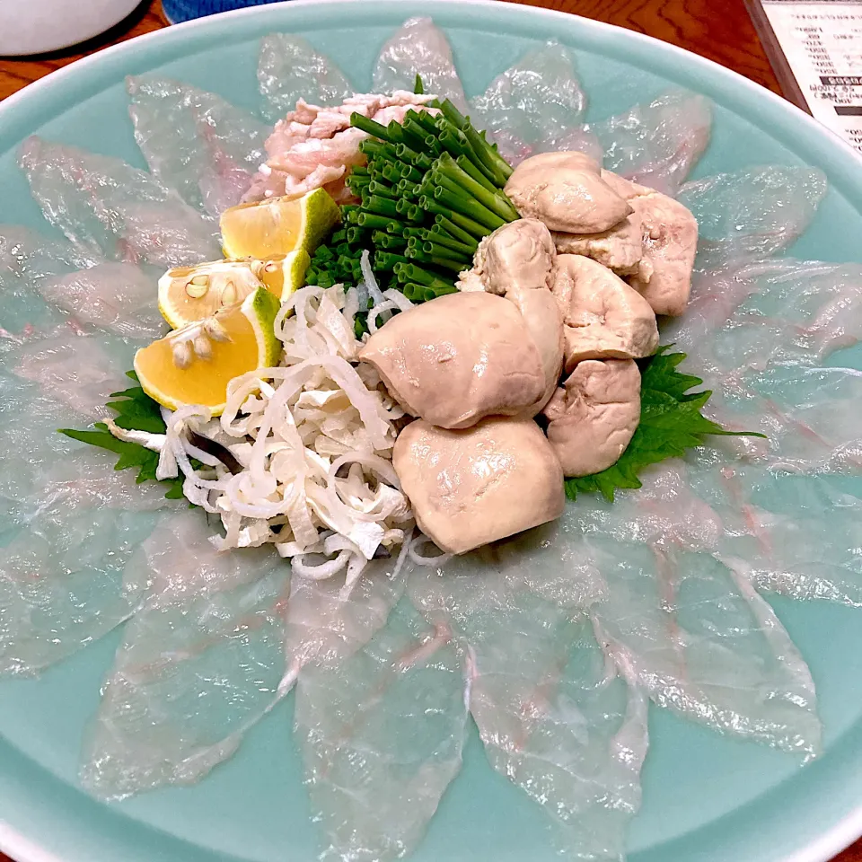 Snapdishの料理写真:大分県臼杵市のフグ刺し🐡|チョス ♪さん