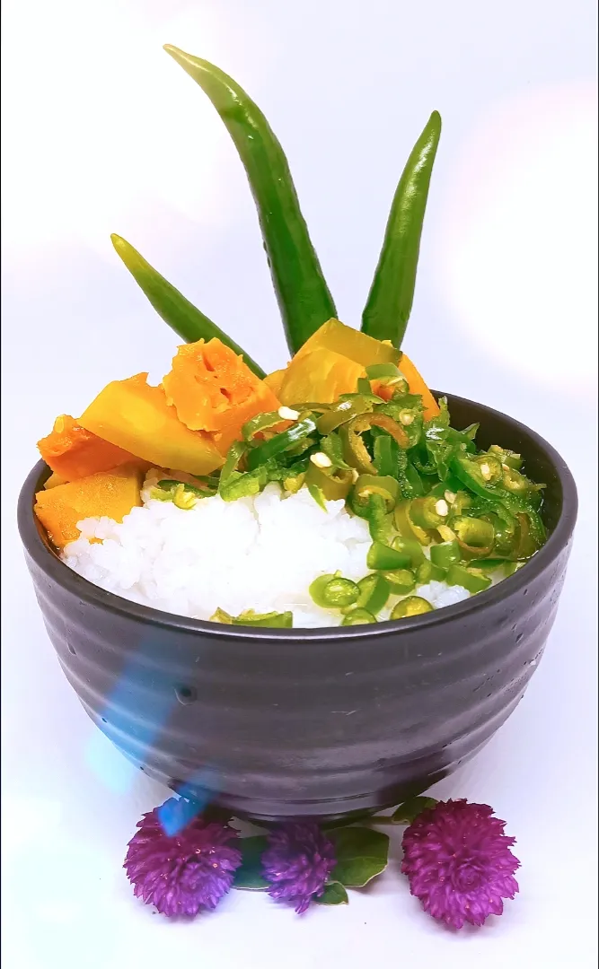 Rice with raw chillies and steamed pumpkin.|Priyamayaさん