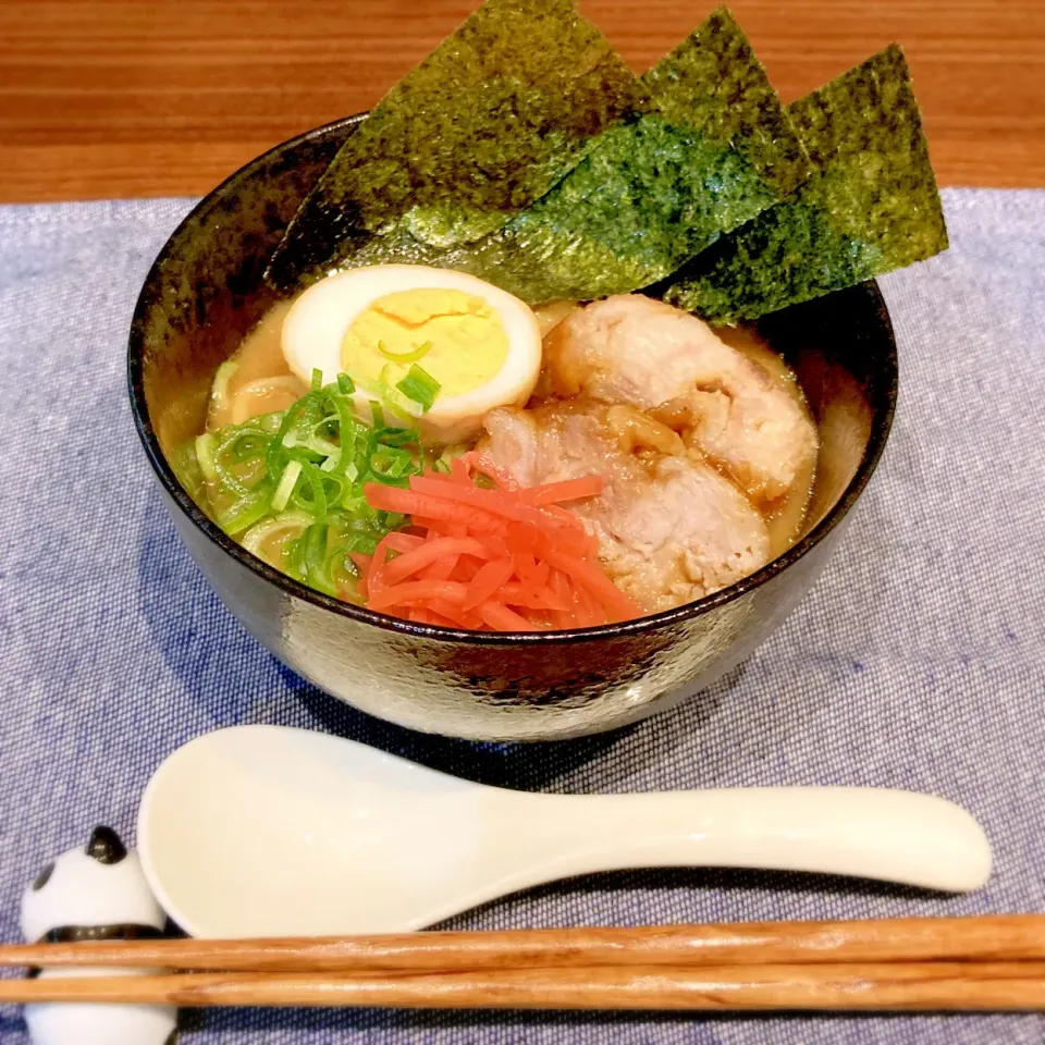 Snapdishの料理写真:豚骨ラーメン🍜|はるさん