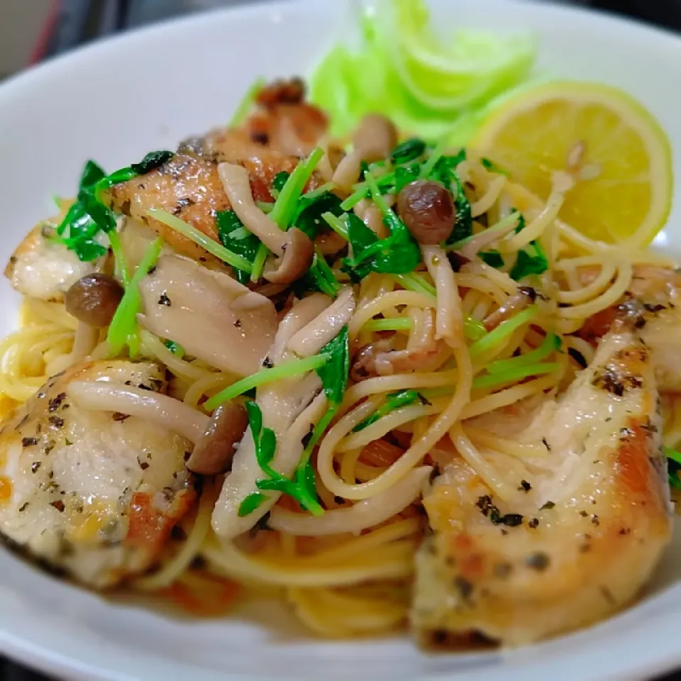 鶏むね肉のバジルチキンと
      きのこ・豆苗のパスタ～♪♪|砂糖味屋キッチンさん