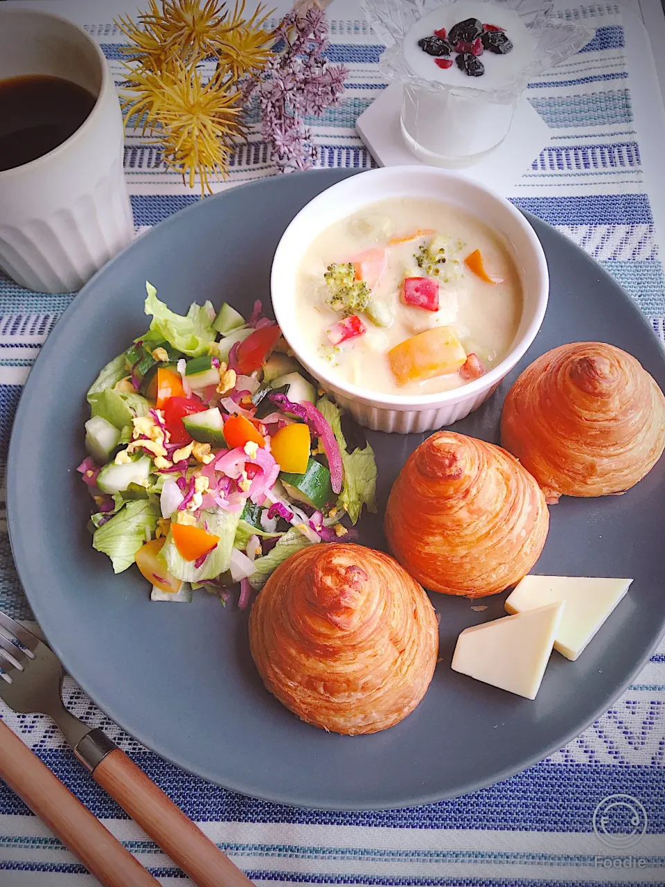 △とんがり帽子のクロワッサン△でブランチ🍴|ちゃべさん