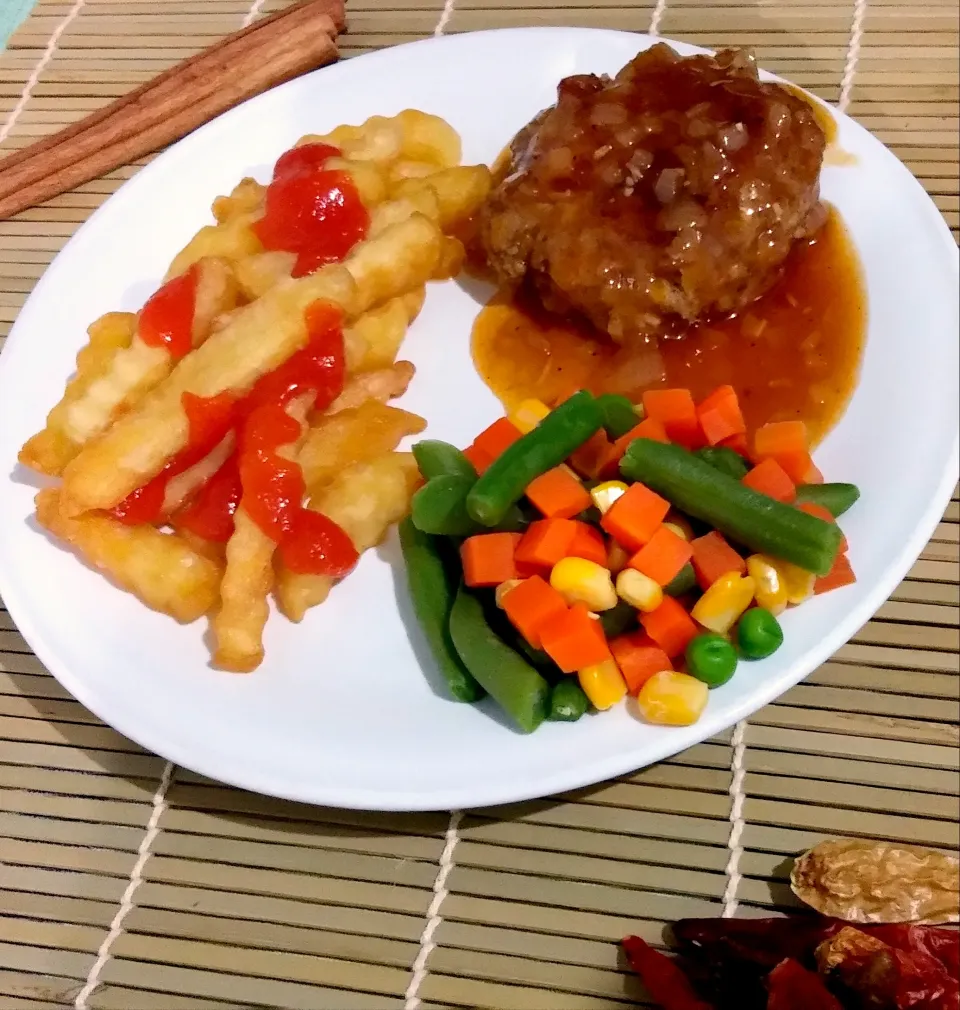 burger steak by dee|Dee Cendaniさん