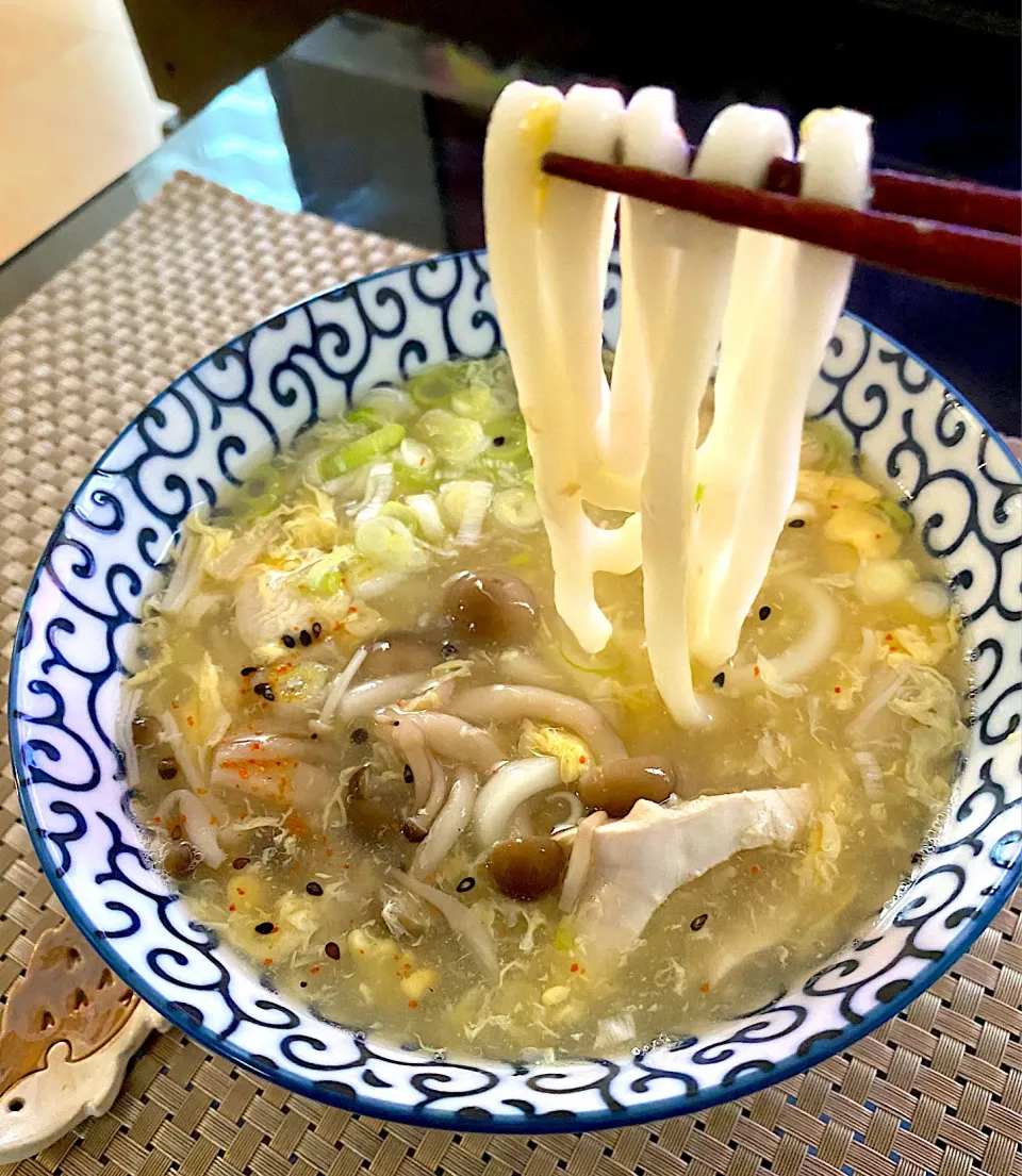 Snapdishの料理写真:ゆかりさんの料理 きのこの卵とじうどん🍄|ゆかりさん