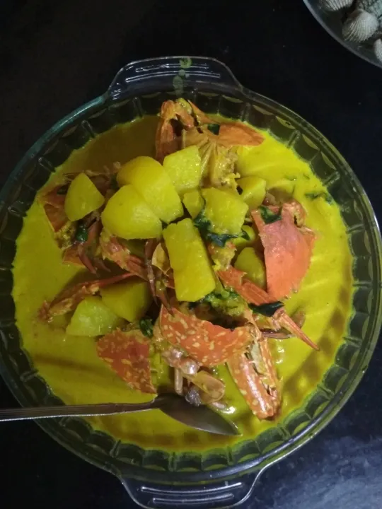 ketam masak gulai cili api,campur sayur Bayam Brazil|niky amiraさん