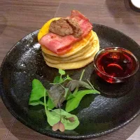 Snapdishの料理写真:フォアグラのパンケーキ|nmorimoriさん