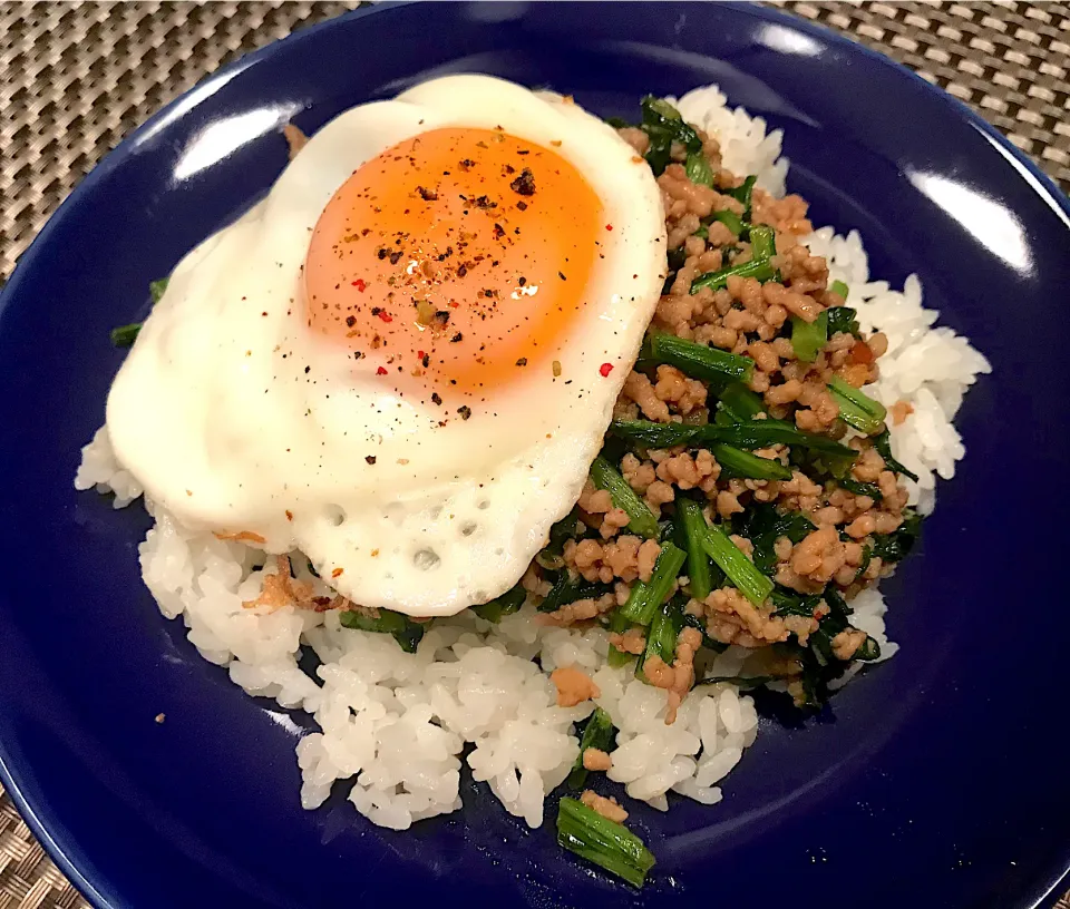 ひき肉とかぶの葉のピリ辛丼|mintchocさん