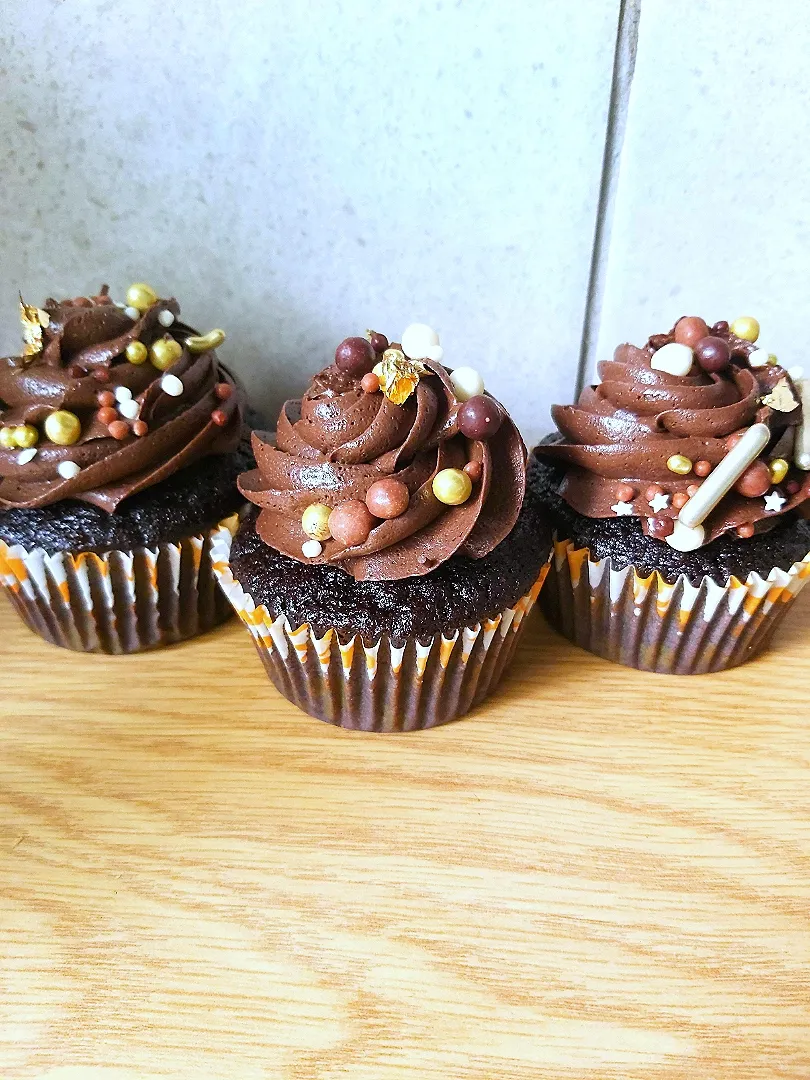 Snapdishの料理写真:double chocolate cupcakes|Shanaさん