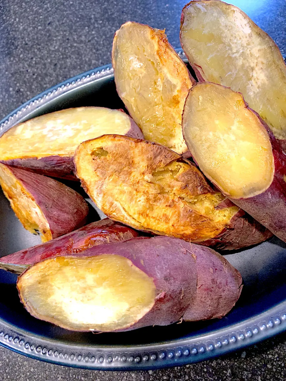 オーブンでじっくり2時間低温で焼き芋|シュトママさん