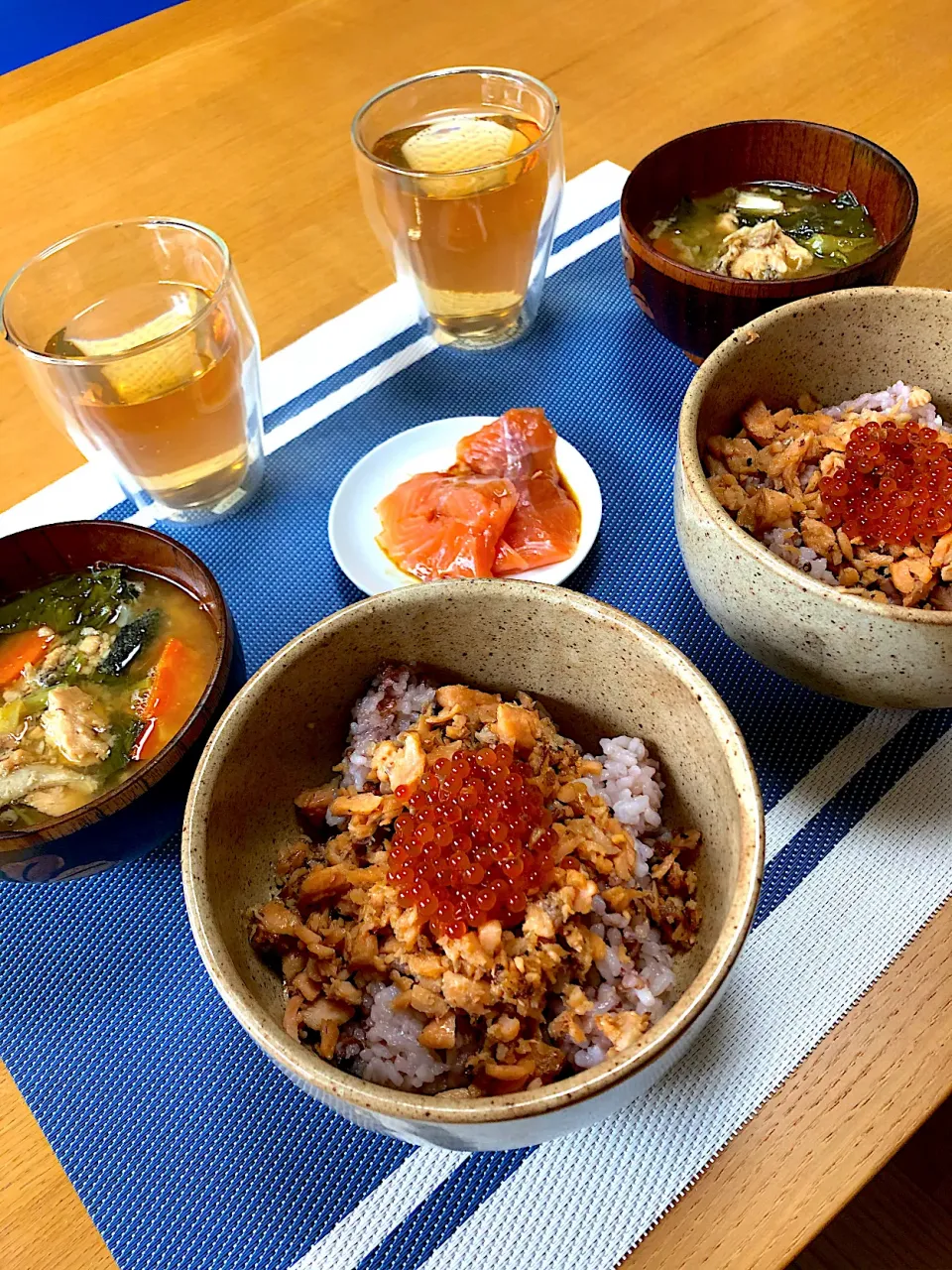 虹鱒の親子丼、虹鱒のあら汁|小次郎さん