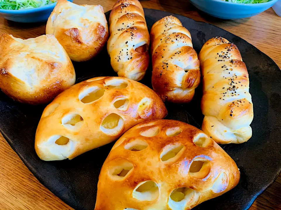 朝ごパン🍎旬のりんご使ってりんごパン🍎中身はりんごの甘煮だけ🍎手作りパン|いちごさん