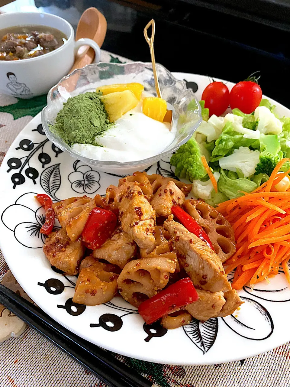 Snapdishの料理写真:ゆかりさんの料理 鶏肉と根菜のハニーマスタードプレート🍯🐝|ゆかりさん