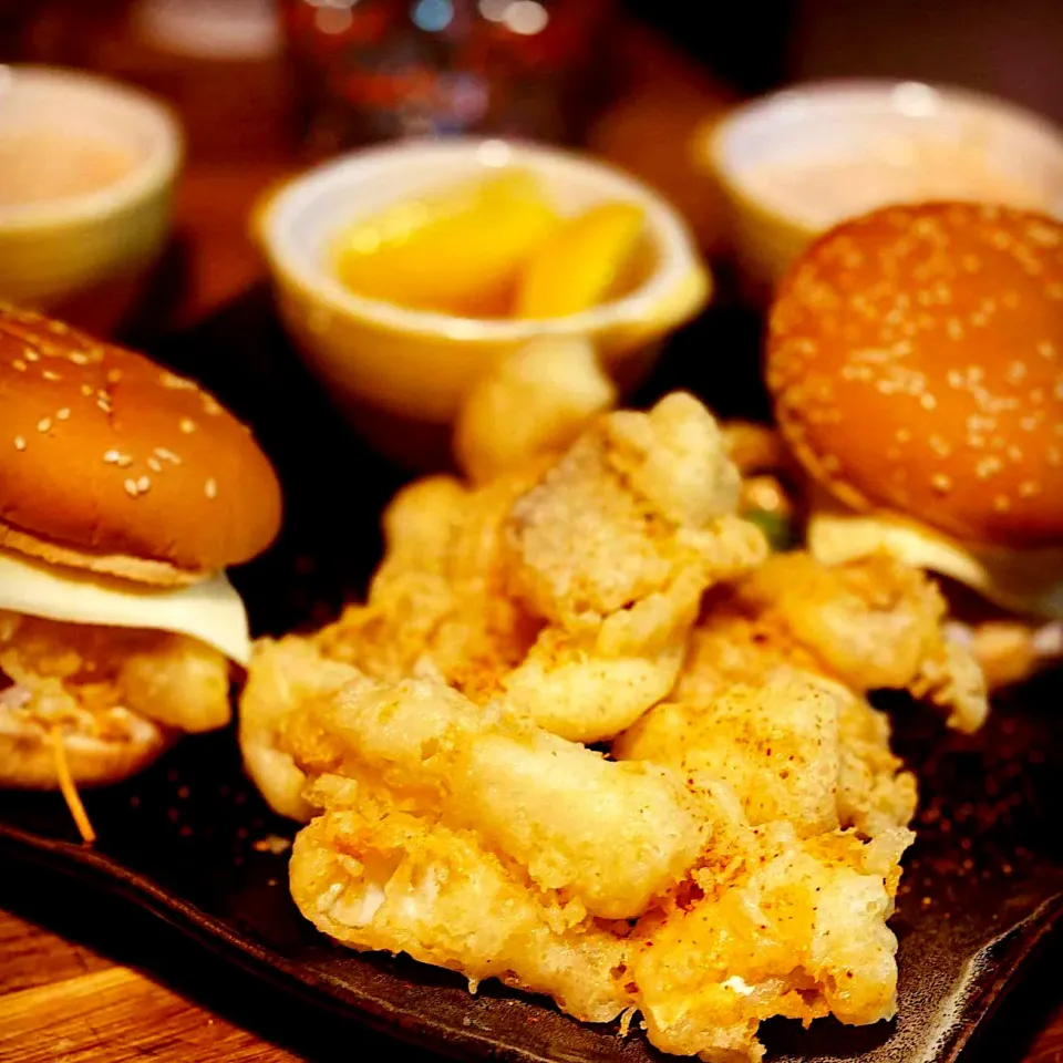 Sunday Dinner Something Simple 
Homemade Salad & Cheese Fish Burger Made with Garlic Batter 
With Garlic Batter Fish Bits #batteredfish #chefemanuel #ilovecooki|Emanuel Hayashiさん