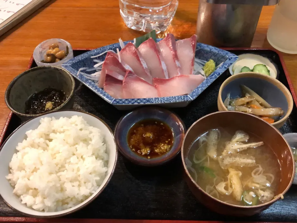 本日の夕食、とらいはまち刺身定食|Ohanaさん