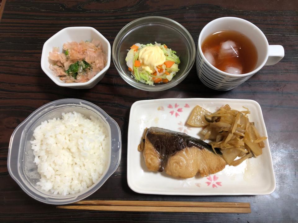 #ごはん、#ぶり大根、#ゴーヤのおかか醤油和え、#サラダ、#ほうじ茶