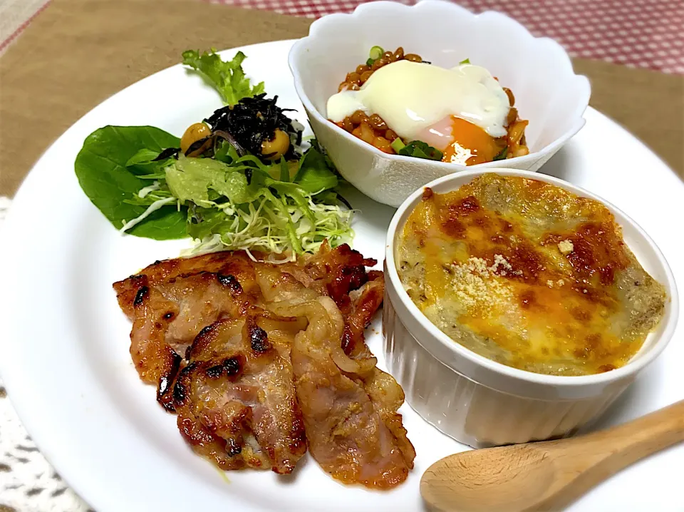 🐖豚肉の塩生姜麹焼き
きのこ🍄ドリア
ひじきと大豆サラダ🥗
キムチ納豆温玉のせ|eiyadeさん