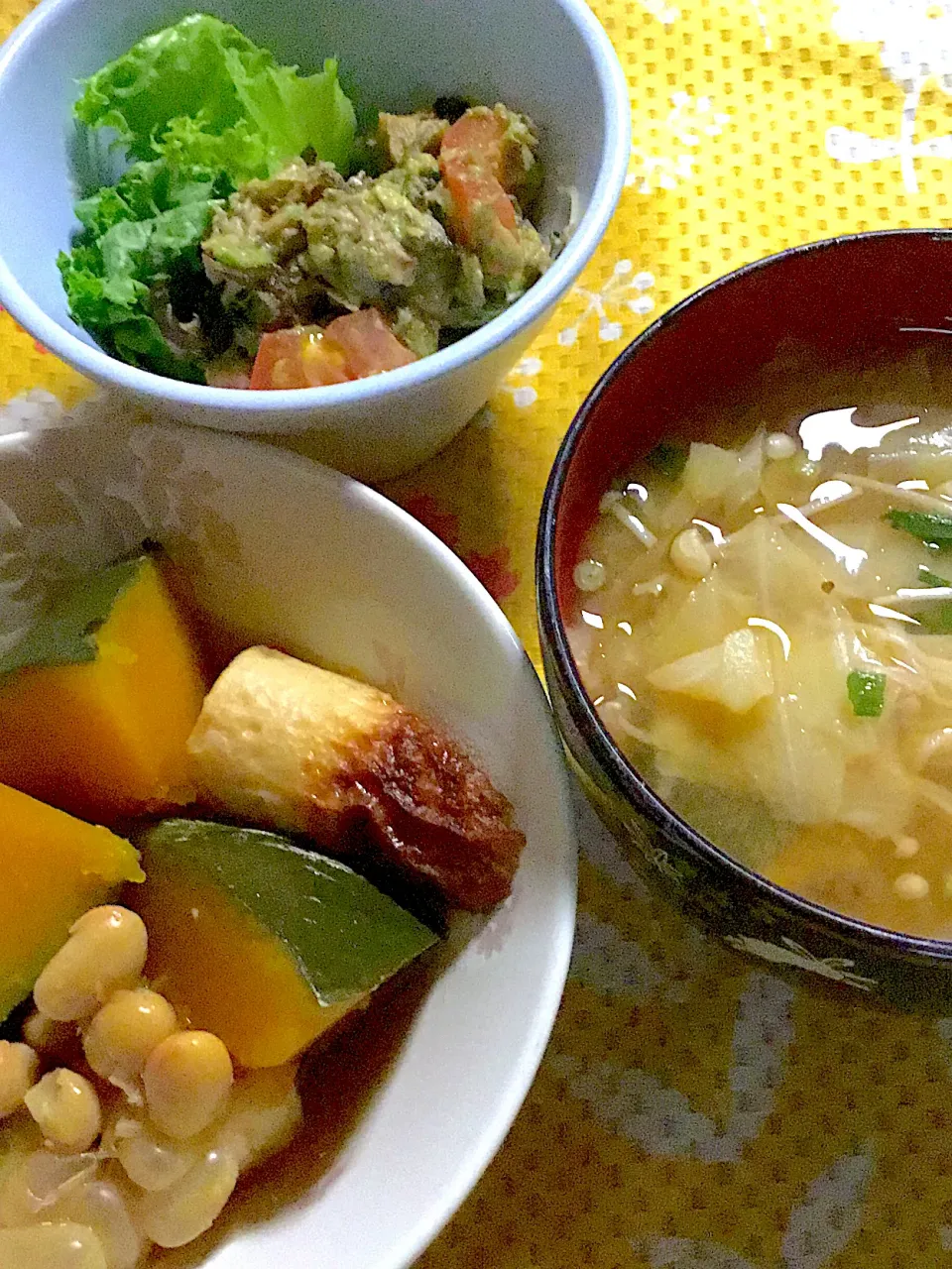 南瓜と大豆の煮物　アボカド🥑塩昆布サラダ　味噌汁|掛谷節子さん