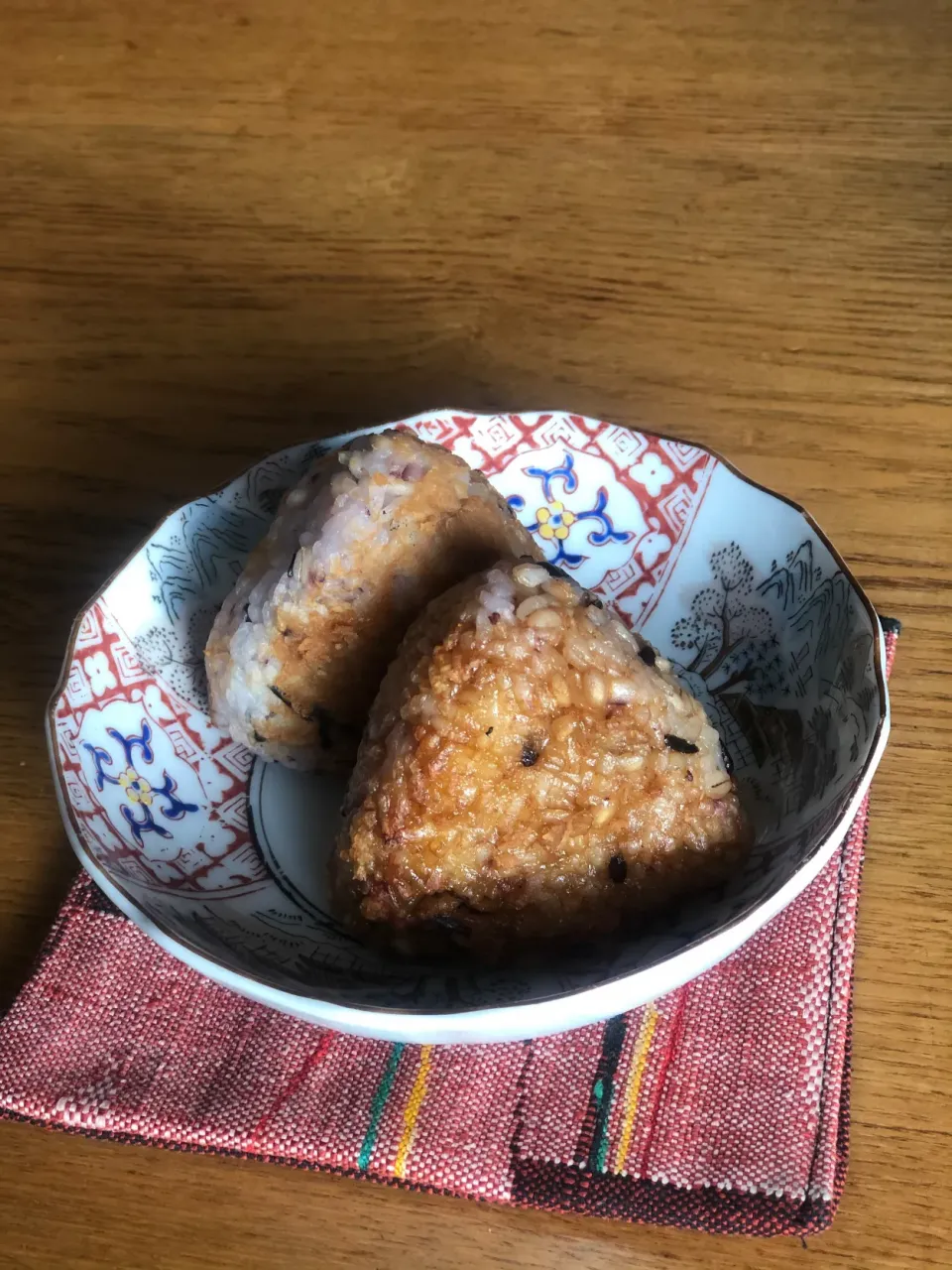 雑穀ご飯で焼きおにぎり(味噌&醤油)|のぶさん🍒💕☺️おうちごはんさん