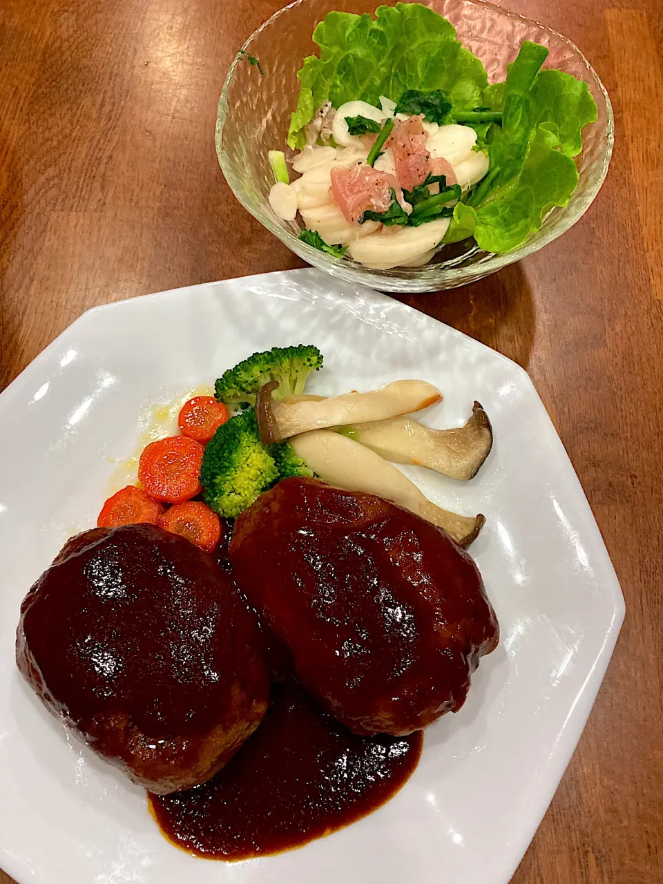 Snapdishの料理写真:低温調理でハンバーグ🍽|sakuramochiさん