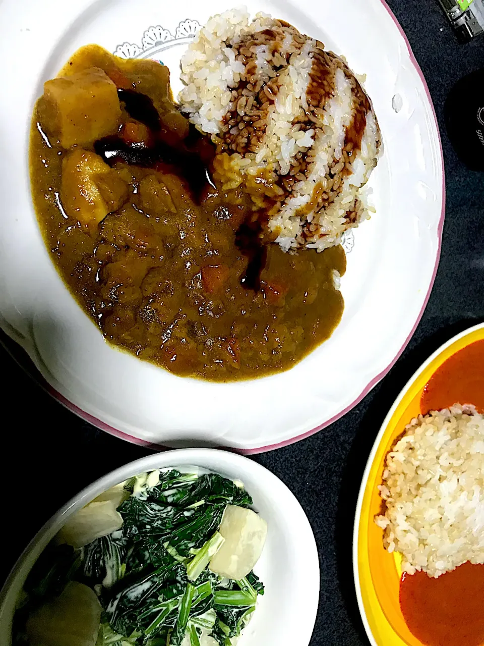 ソースはご飯の方にかける派です #夕飯　かき菜カブマヨ和え、玄米カレーライス|ms903さん