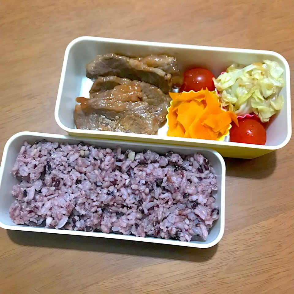 焼肉とキャベツの梅和え、にんじんのカレー粉和え|Lululunaさん