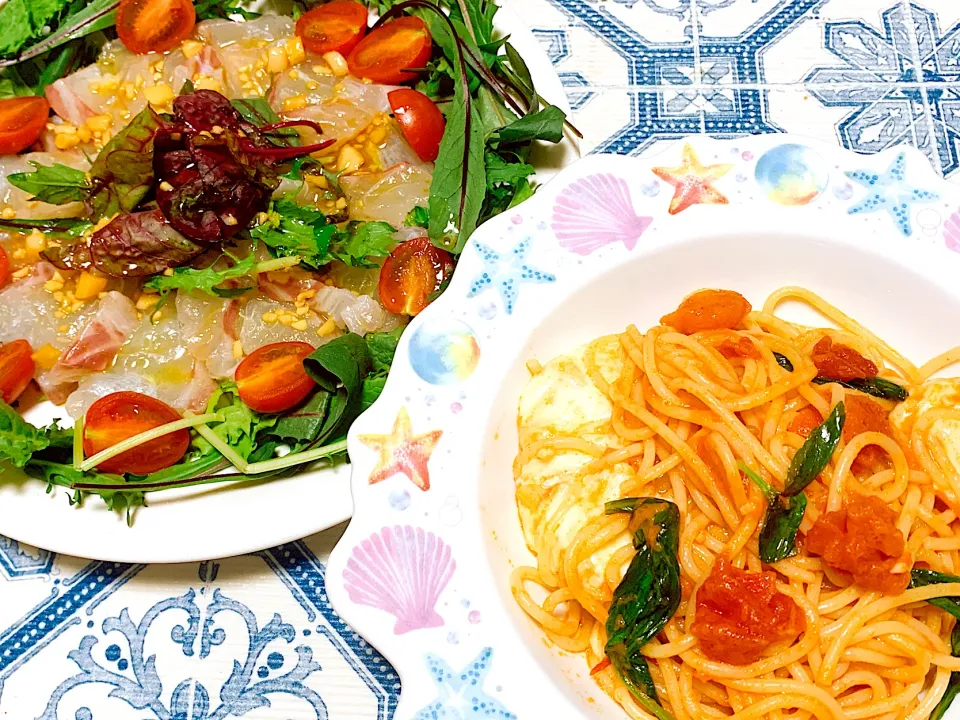 真鯛のカルパッチョ&トマトとモッツァレラチーズのパスタ🍝|くろねこっく🐈‍⬛さん