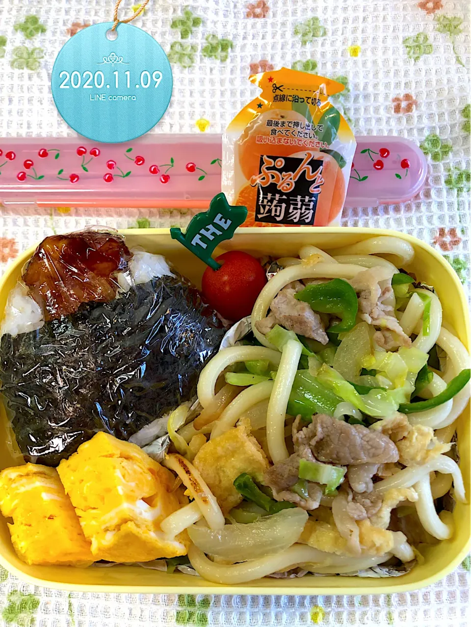 Snapdishの料理写真:イカ天🍙と焼きうどん😊|harutomomamaさん