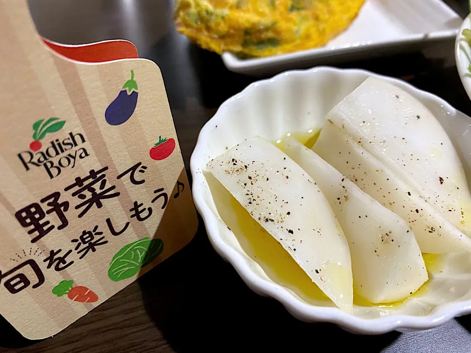 らでぃっしゅぼーやさんの群馬産かぶ。オリーブオイル塩胡椒で生食🍴|1614さん