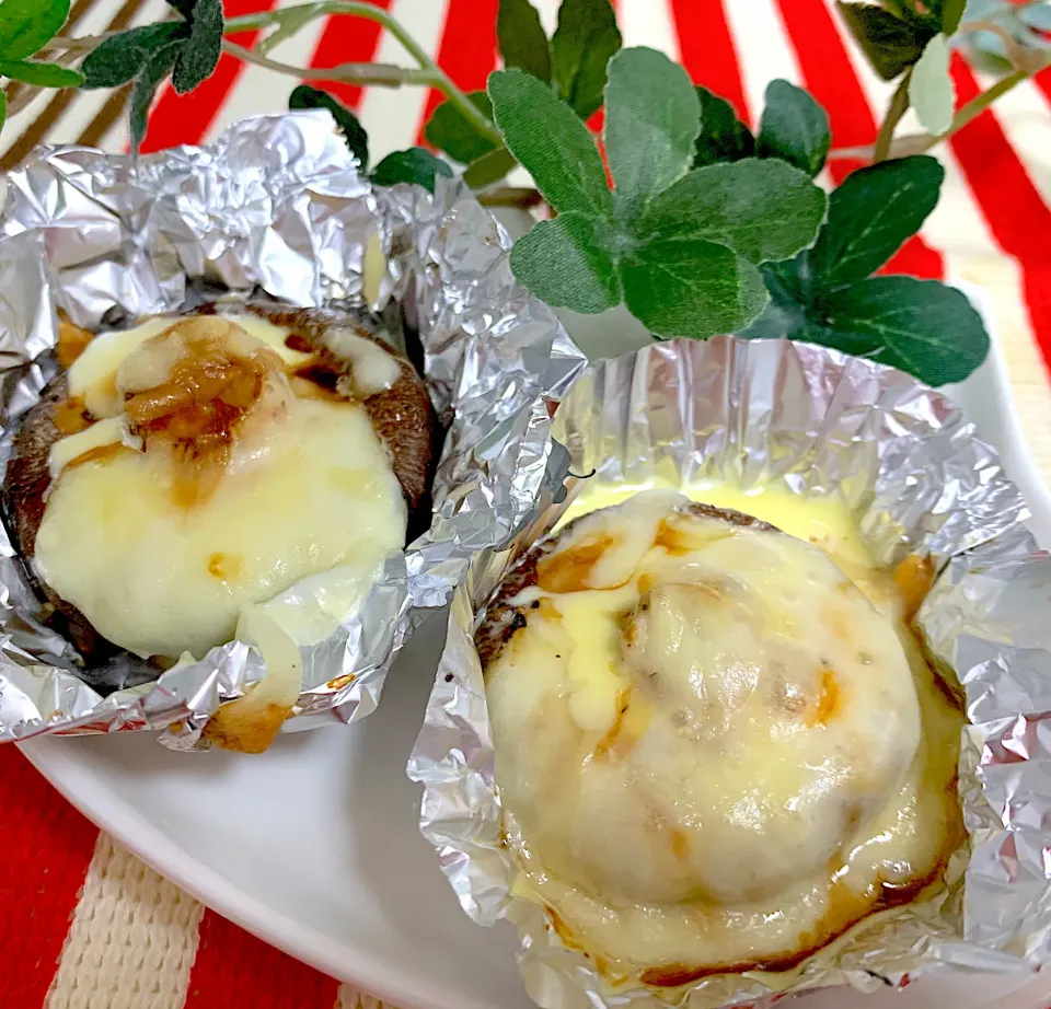 ヒロさんの料理 椎茸のチーズたっぷりバター醤油焼き|ビーグルさん