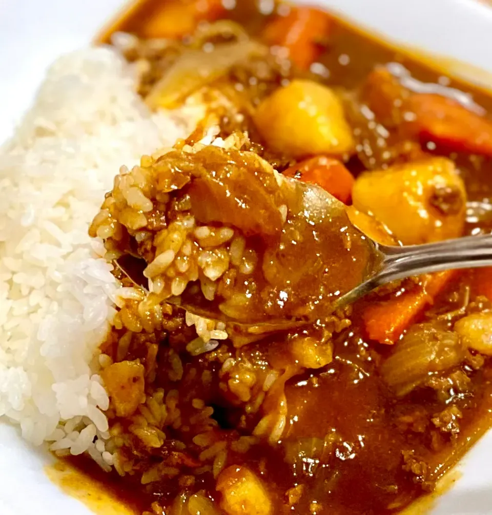 お昼はカレーライス🍛|ばくあんしゃさん