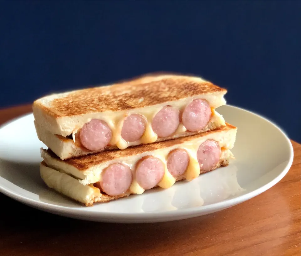 ウインナーのホットサンド　　　　　　Sausage hot sandwich|マユマユさん