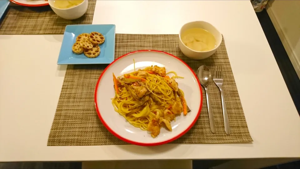 Snapdishの料理写真:今日の夕食 鶏ごぼうパスタ、れんこんのナンプラー炒め、大根と鶏むね肉の白だしスープ|pinknari🐰🌈さん