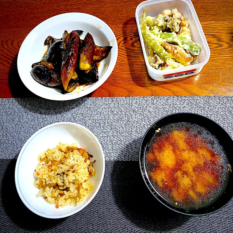 松茸ごはん、豚汁、茄子炒め煮、舞茸と万願寺唐辛子の天ぷら、茹で生落花生|yakinasuさん