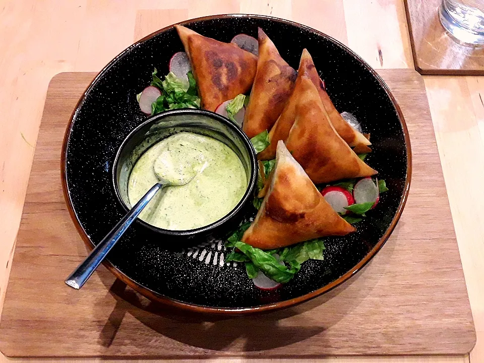 Samosas and Chutney|Darshna Wallaceさん